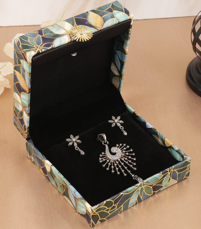 Pendent Box